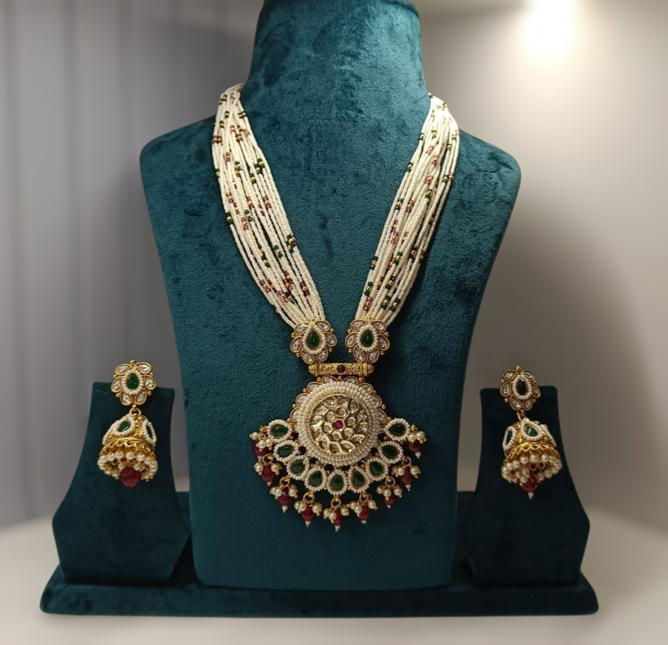 Hiraola's Product Image